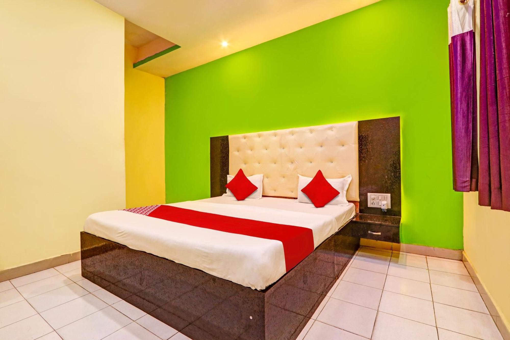 Oyo Flagship Hotel Samruddhi Lodge Nirmal  Εξωτερικό φωτογραφία
