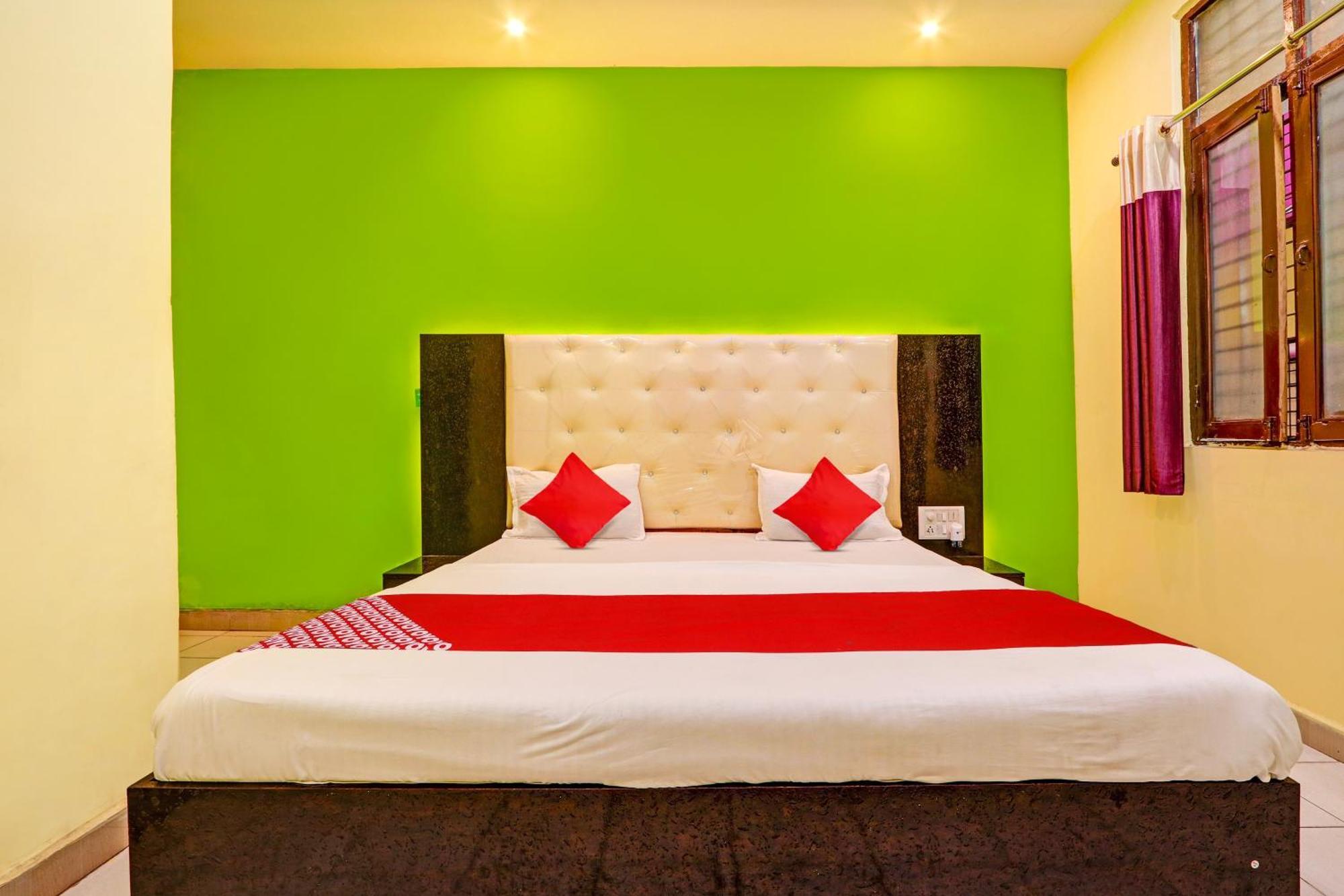 Oyo Flagship Hotel Samruddhi Lodge Nirmal  Εξωτερικό φωτογραφία