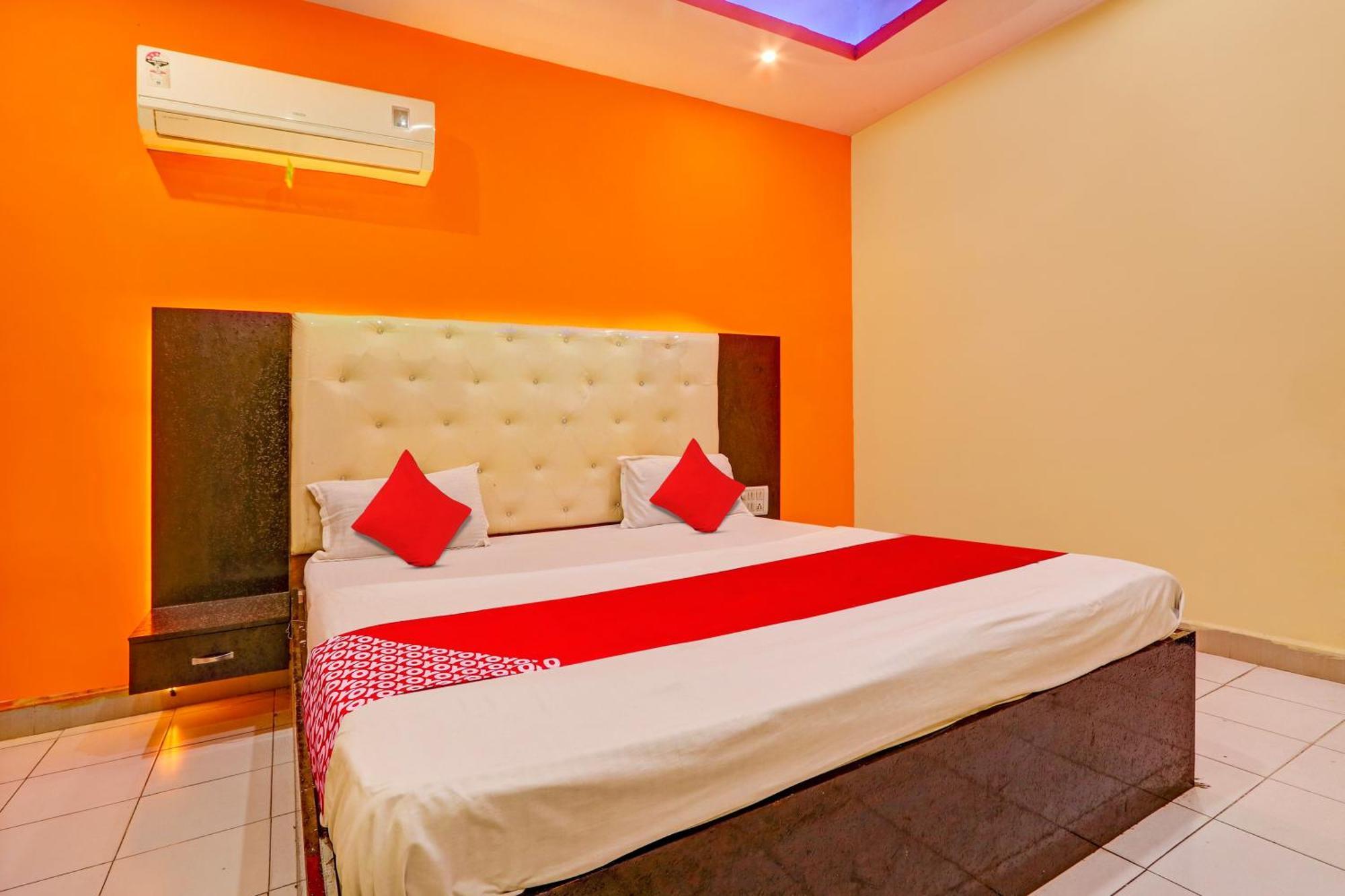 Oyo Flagship Hotel Samruddhi Lodge Nirmal  Εξωτερικό φωτογραφία