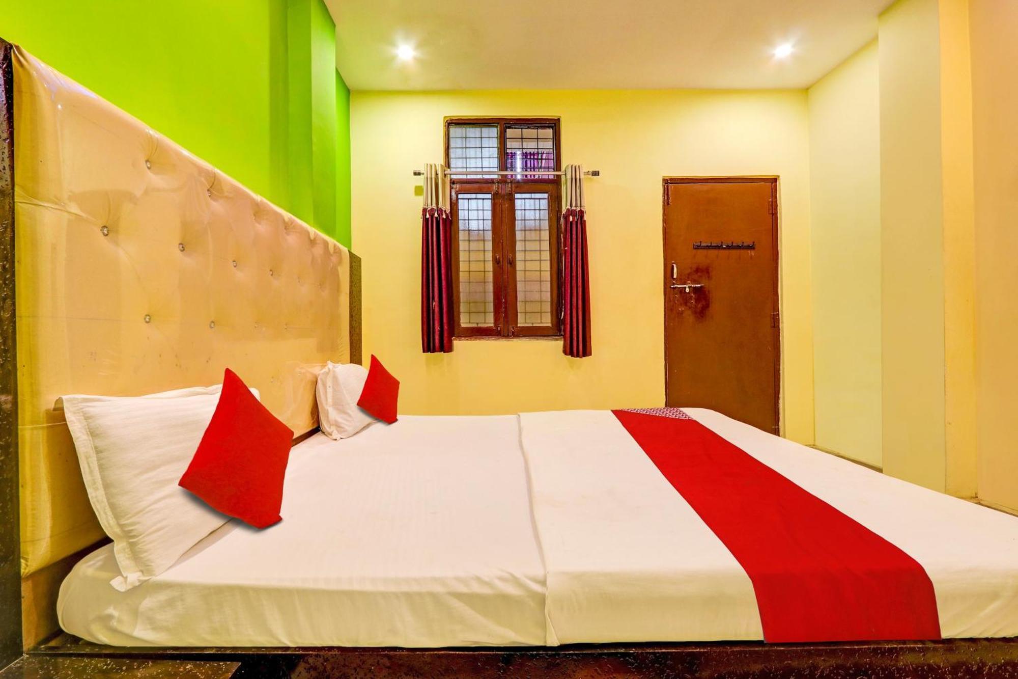 Oyo Flagship Hotel Samruddhi Lodge Nirmal  Εξωτερικό φωτογραφία