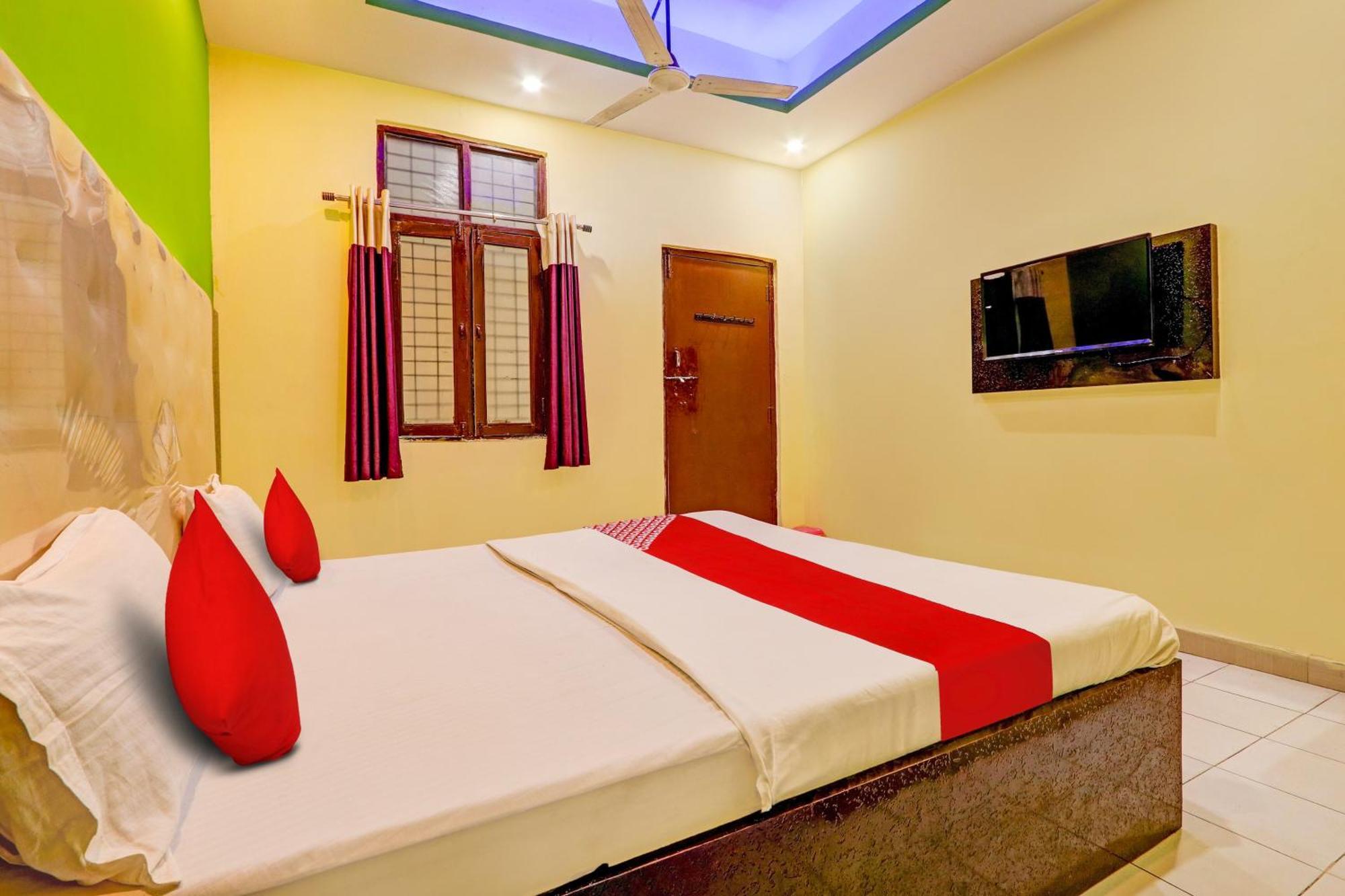 Oyo Flagship Hotel Samruddhi Lodge Nirmal  Εξωτερικό φωτογραφία
