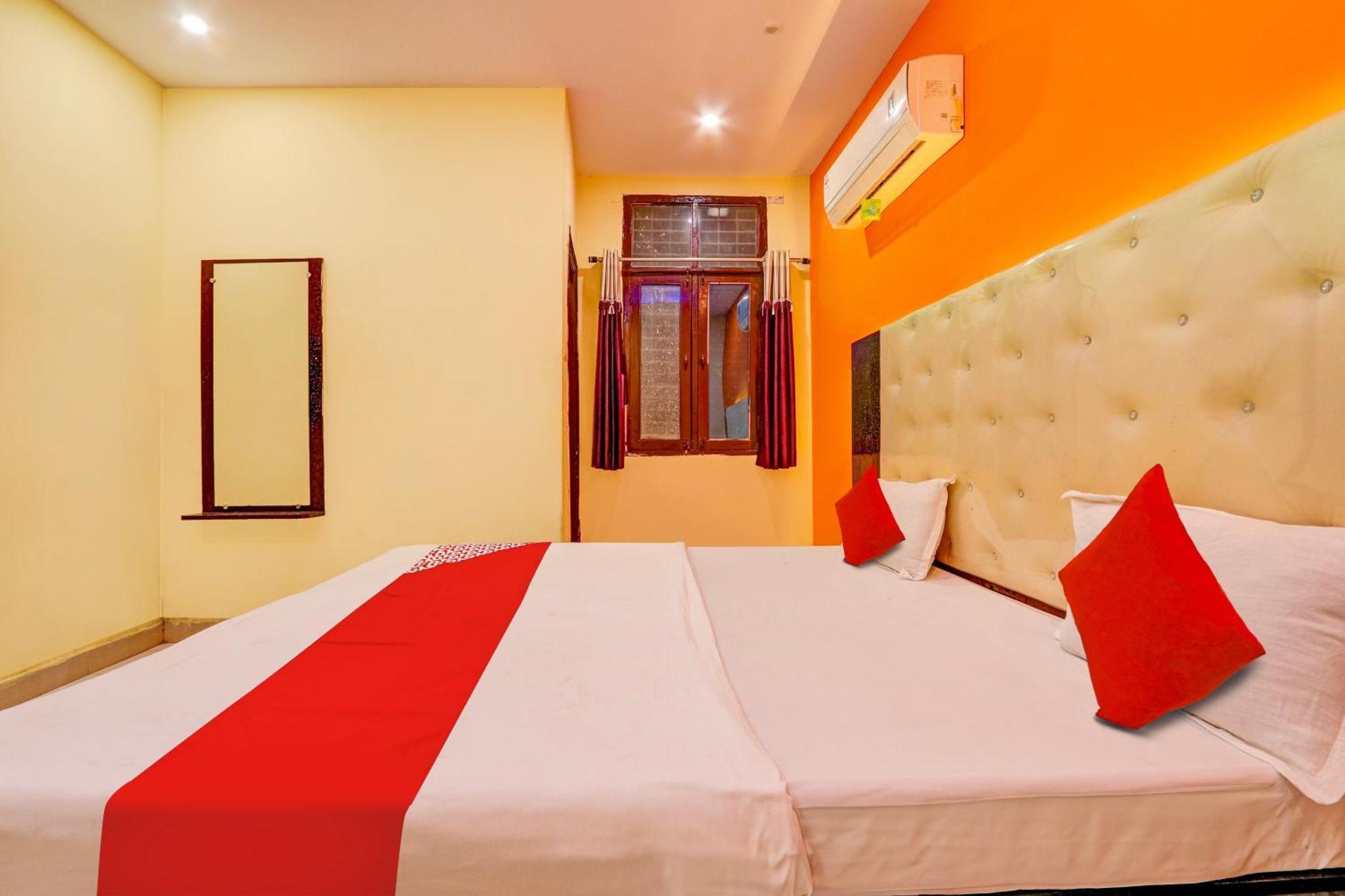 Oyo Flagship Hotel Samruddhi Lodge Nirmal  Εξωτερικό φωτογραφία