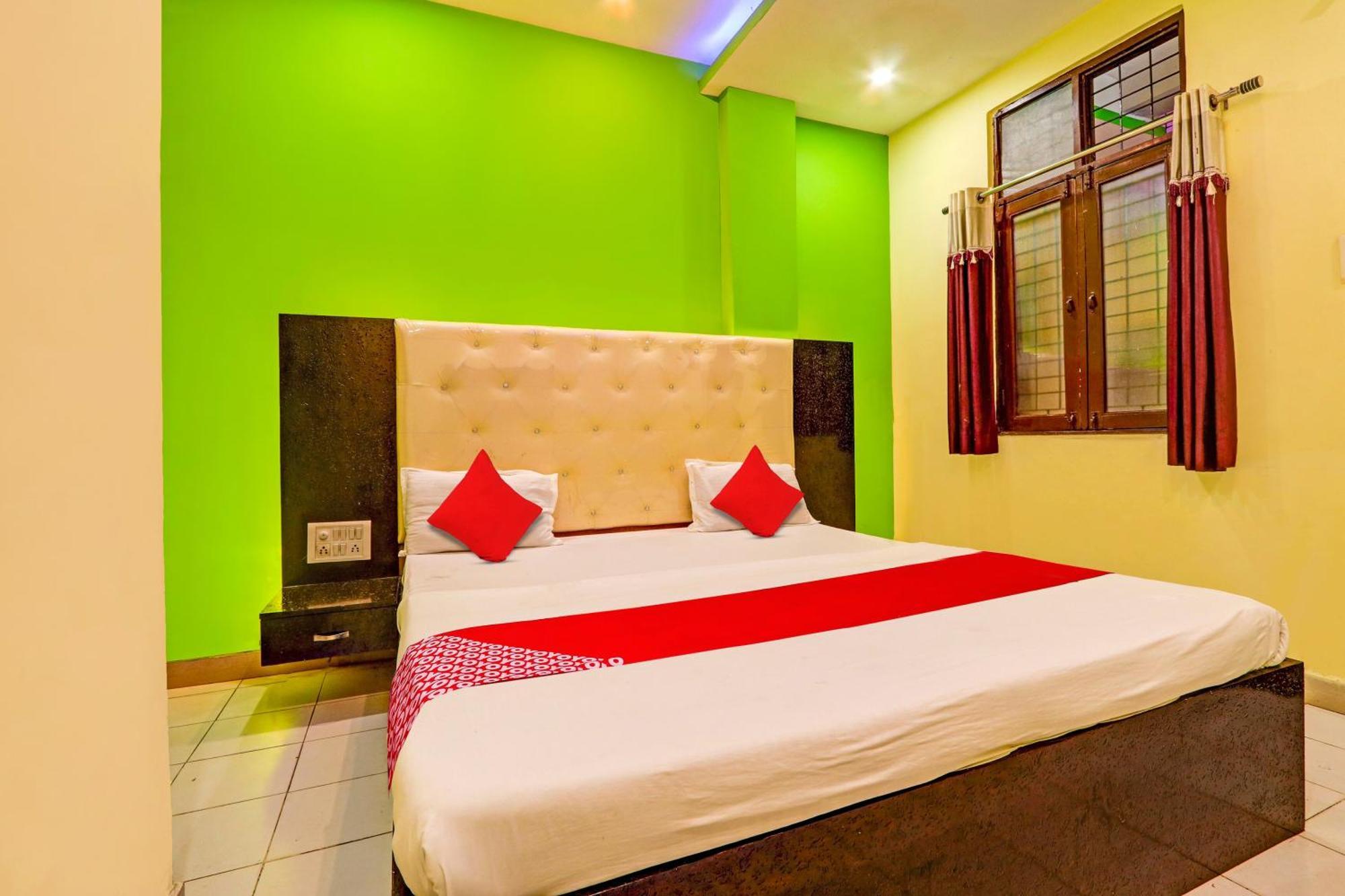 Oyo Flagship Hotel Samruddhi Lodge Nirmal  Εξωτερικό φωτογραφία