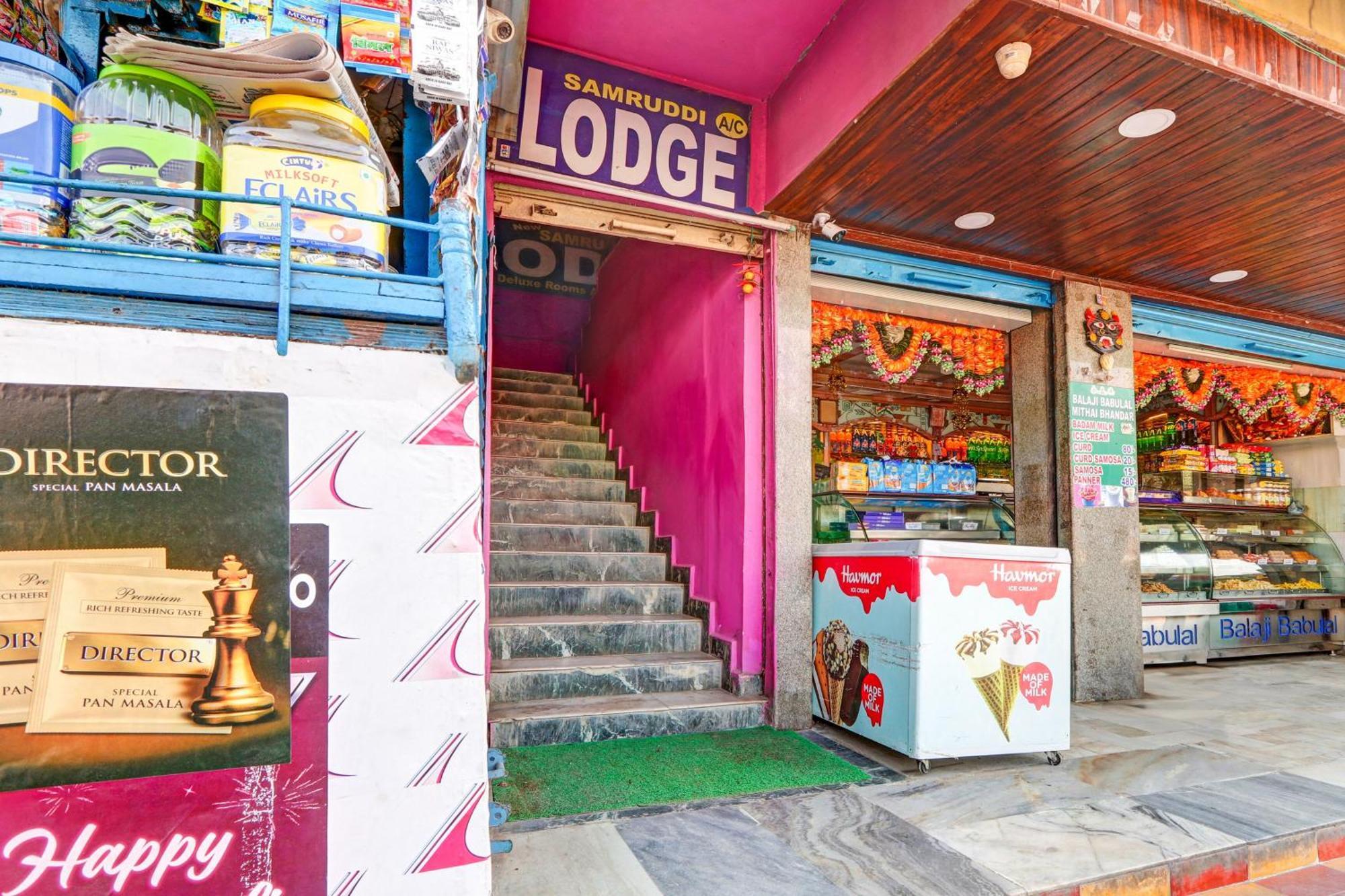Oyo Flagship Hotel Samruddhi Lodge Nirmal  Εξωτερικό φωτογραφία