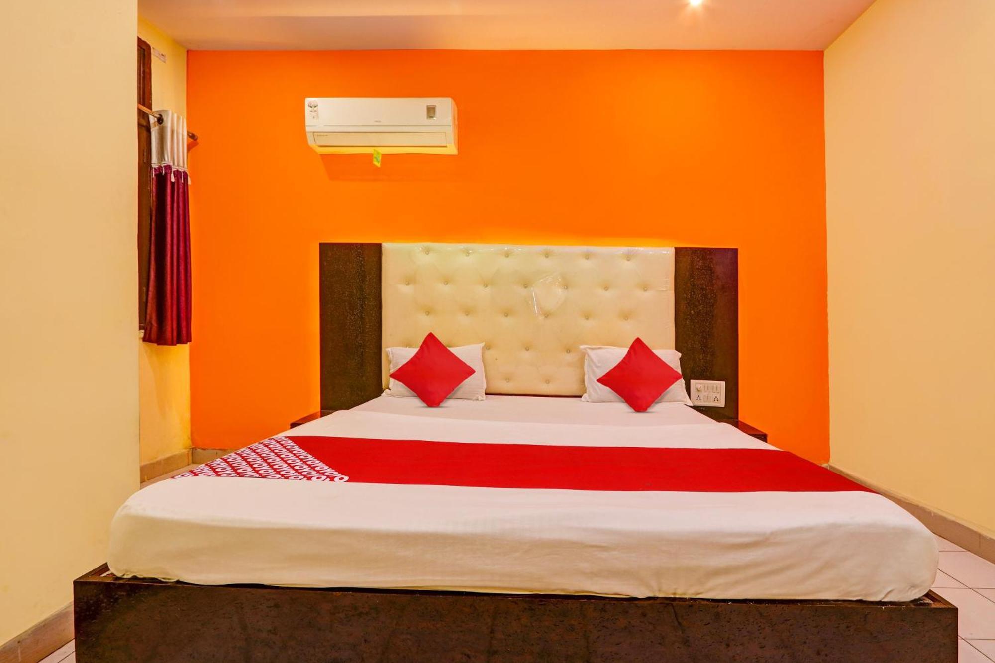 Oyo Flagship Hotel Samruddhi Lodge Nirmal  Εξωτερικό φωτογραφία