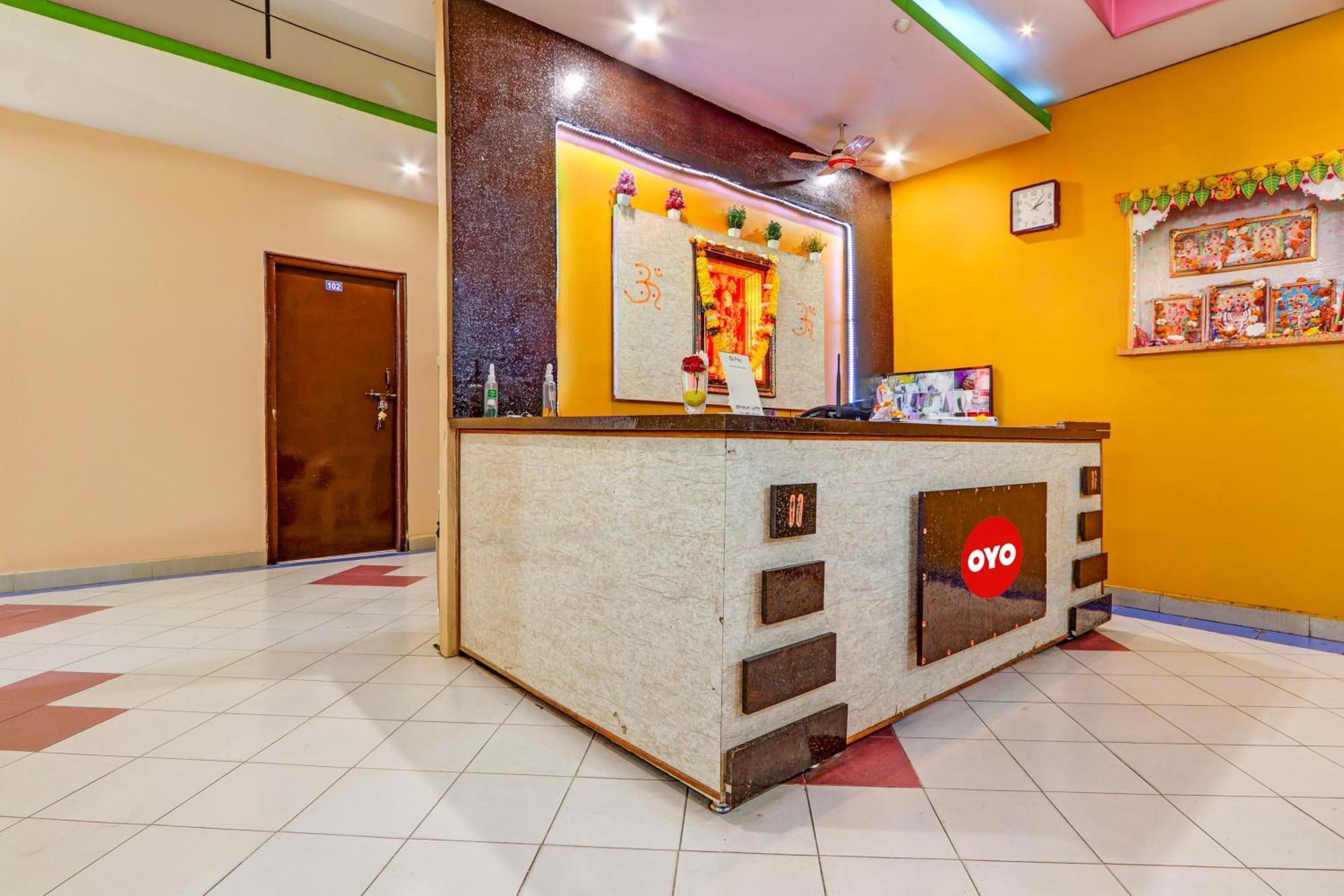 Oyo Flagship Hotel Samruddhi Lodge Nirmal  Εξωτερικό φωτογραφία